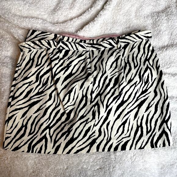 A.B.S. by Allen Schwartz Zebra Print Mini Skirt with Buckle Detail Size 6‎ - Picture 4 of 5